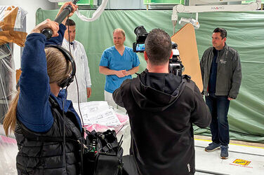 Das Kamerateam des NDR interviewt Dr. Tim Kaufeld.